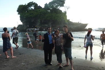 夕日で有名なタナロット寺院です。